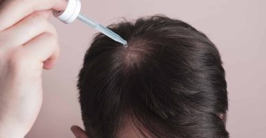 Was hilft gegen Haarausfall? 10 Tipps, wie Sie Haarausfall vorbeugen und wirksam behandeln